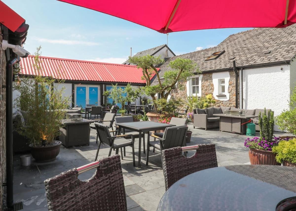 Noble Court Holiday Park Narberth Exteriör bild